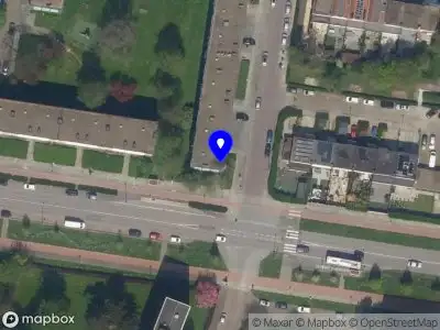 Ambulance met grote spoed naar de Blois van Treslongstraat in Vlaardingen