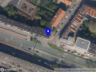 Ambulance met grote spoed naar de Pleinweg in Rotterdam