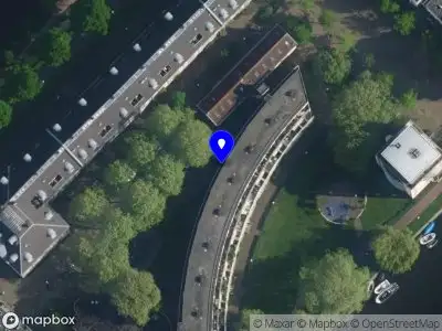 Brandweer met grote spoed naar de Louise Wentstraat in Amsterdam vanwege afhijsen patient