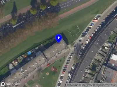 Ambulance met grote spoed naar de Grondherenstraat in Rotterdam