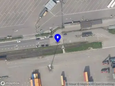 Politie naar de Streefwaalseweg in Pernis Rotterdam vanwege ongeval met letsel