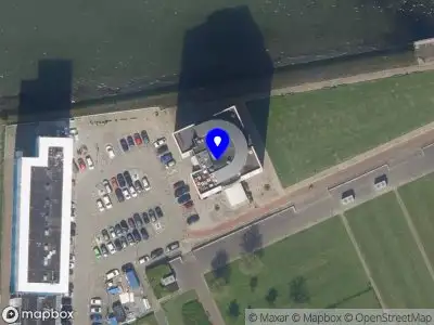 Ambulance met grote spoed naar de Sint-Janshaven in Rotterdam