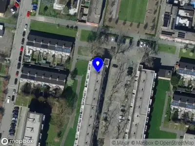 Ambulance met grote spoed naar de Middelharnisstraat in Rotterdam