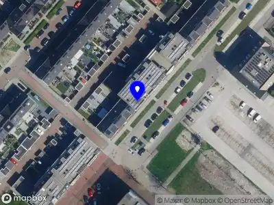 Ambulance met grote spoed naar de De Doorbraak in Nieuw-Vennep