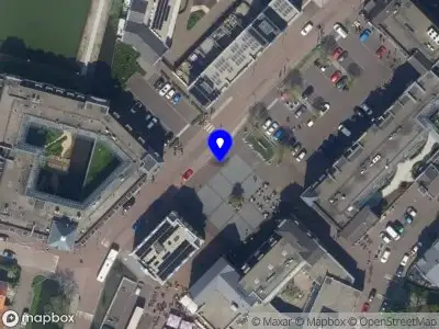 Ambulance met grote spoed naar de De Markt in Krimpen aan de Lek