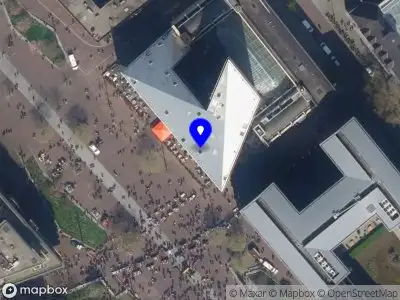 Ambulance met grote spoed naar de Binnenrotte in Rotterdam