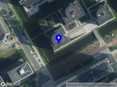 Ambulance met grote spoed naar de Pietersbergweg in Amsterdam