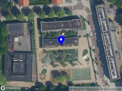 Ambulance met gepaste spoed naar de Robert Scottplein in Amsterdam