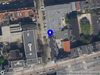 Ambulance met grote spoed naar de Velsenluststraat in Rotterdam