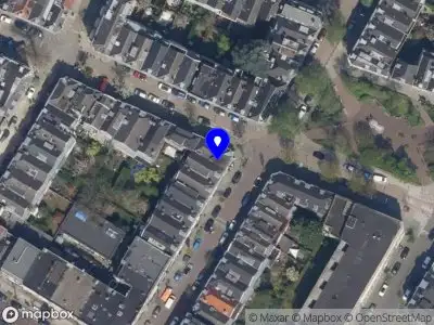 Ambulance met grote spoed naar de 1e Pijnackerstraat in Rotterdam