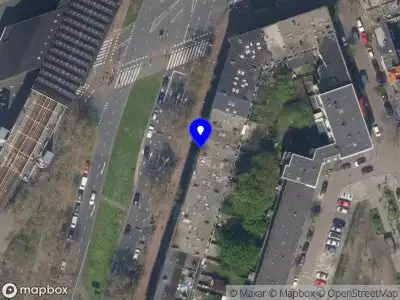 Ambulance met grote spoed naar de Dordtselaan in Rotterdam