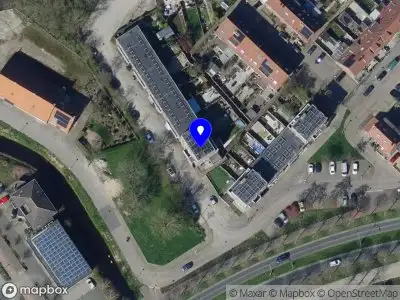 Ambulance met grote spoed naar de Weegschaal in Hellevoetsluis