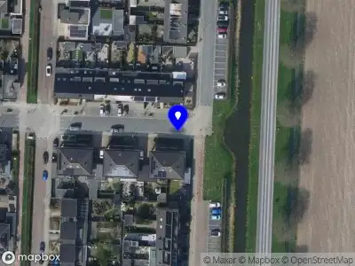 Ambulance met grote spoed naar de Van Barrylaan in Numansdorp