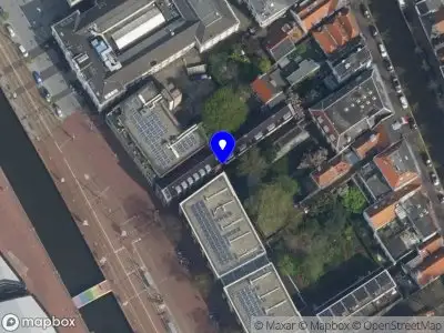 Ambulance met grote spoed naar de Poppesteeg in Delft