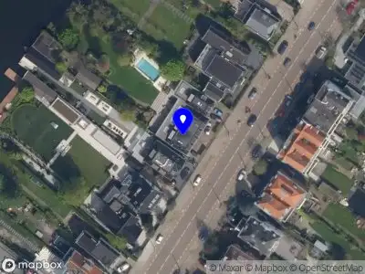 Ambulance met gepaste spoed naar de Straatweg in Rotterdam