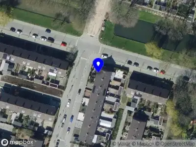 Ambulance met grote spoed naar de Bongweg in Hoogvliet Rotterdam