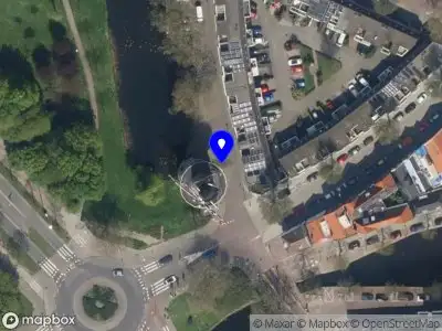 Brandweer met grote spoed naar de Vellevest in Schiedam vanwege voertuigbrand