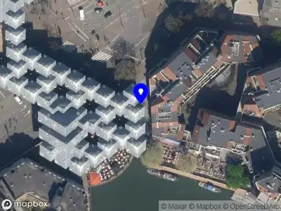 Brandweer met grote spoed naar de Slepersvest in Rotterdam vanwege afhijsen patient