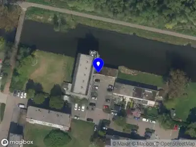 Ambulance met grote spoed naar de Van der Waalsstraat in Vlaardingen