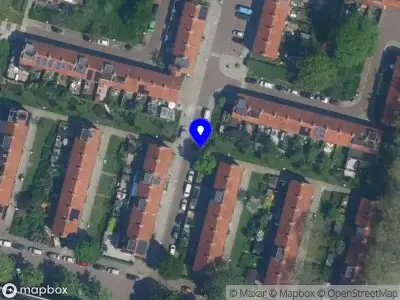 Ambulance met grote spoed naar de Aart van der Leeuwstraat in Amsterdam