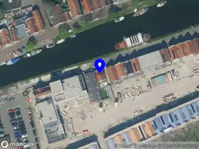 Ambulance met grote spoed naar de 't Marken in Edam