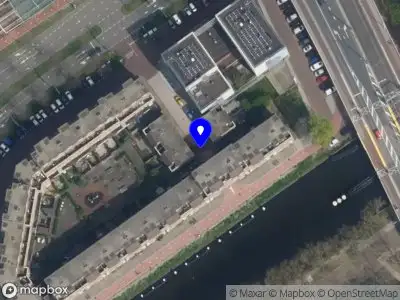 Ambulance met grote spoed naar de Torenstraat in Delft