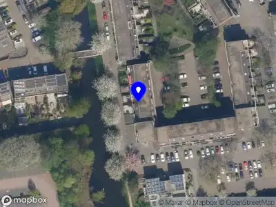 Ambulance met grote spoed naar de Nicolaas Arie van der Burgsingel in Schiedam