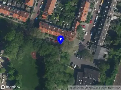 Ambulance met grote spoed naar de Faradaystraat in Haarlem