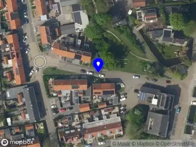 Ambulance met grote spoed naar de Goudenregenstraat in Leimuiden