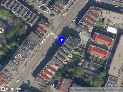 Ambulance met grote spoed naar de Bergweg in Rotterdam