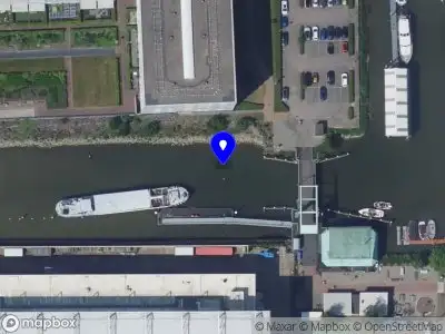 Politie naar de Van Eesterensingel in Alblasserdam vanwege ongeval met letsel