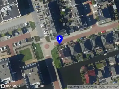 Ambulance met grote spoed naar de De Vooruitgang in Wervershoof