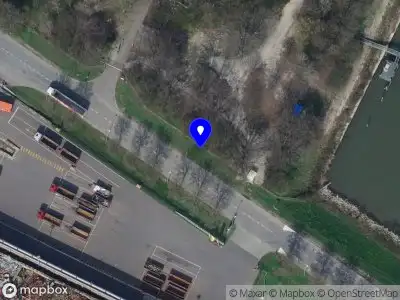 Ambulance met grote spoed naar de Van Leeuwenhoekweg in Dordrecht