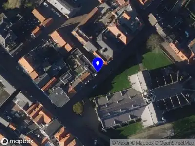 Brandweer met grote spoed naar de Steenstraat in Hulst vanwege waarnemen gaslucht