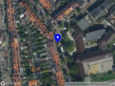 Brandweer met gepaste spoed naar de Nachtegaalstraat in Haarlem vanwege afhijsen patient