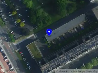 Ambulance met gepaste spoed naar de Kikkensteinhof in Amsterdam