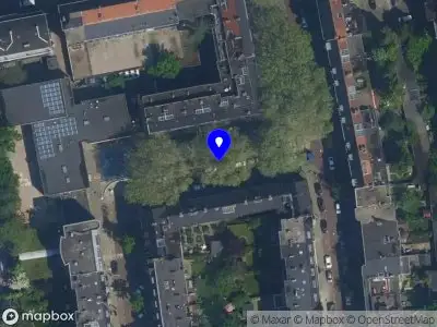 Ambulance met grote spoed naar de Reinier Claeszenplein in Amsterdam