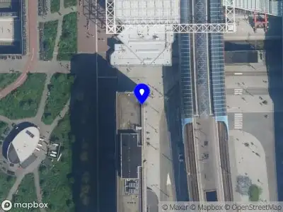 Ambulance met grote spoed naar de Zaventemweg in Amsterdam