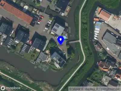Ambulance met grote spoed naar de Zonzijde in Assendelft