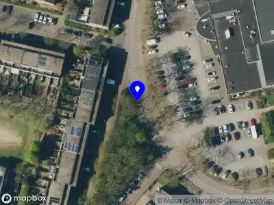 Brandweer met gepaste spoed naar de Dokter Wallerstraat in Rhenen vanwege stormschade