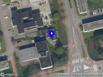 Ambulance met grote spoed naar de Bongerd in Capelle aan den IJssel