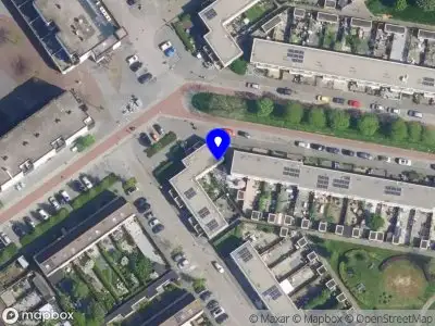 Brandweer met grote spoed naar de C. van Eesterenplein in Almere vanwege reanimatie