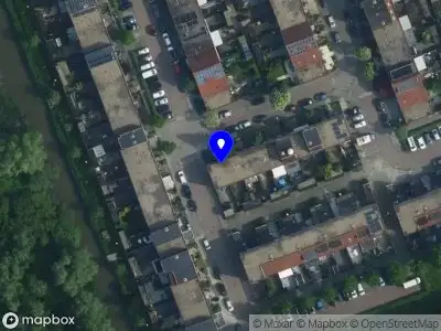 Ambulance met grote spoed naar de Tuilstraat in Amsterdam