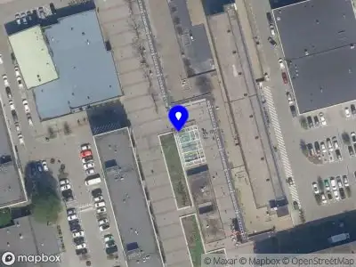 Ambulance met grote spoed naar de Marinus Bolkplein in Rotterdam