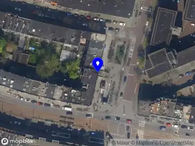 Ambulance met grote spoed naar de Jan Kruijffstraat in Rotterdam