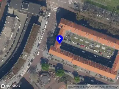 Brandweer met gepaste spoed naar de Meenthof in Rotterdam