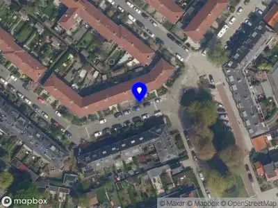 Ambulance met grote spoed naar de Borchsatelaan in Rotterdam