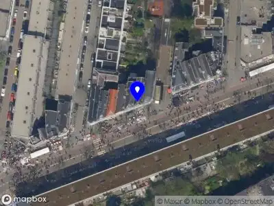 Ambulance met grote spoed naar de Nieuwe Binnenweg in Rotterdam