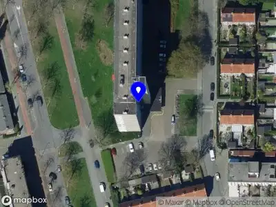 Ambulance met grote spoed naar de Almstein in Rotterdam