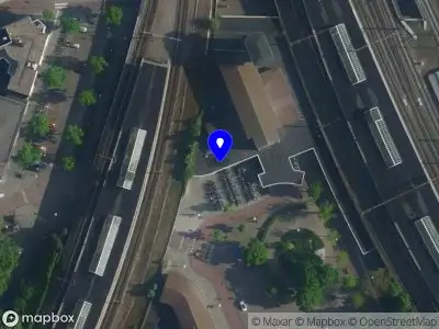 Ambulance met grote spoed naar de Oosterspoorplein in Amsterdam